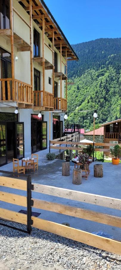 Guest House Guli Mestia Extérieur photo